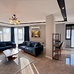 Sa Apartments! Luxury 2bd Duplex 200m To The דירה