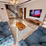 Sa Apartments! Luxury 2bd Duplex 200m To The דירה *