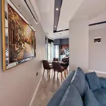 Sa Apartments! Luxury 2bd Duplex 200m To The דירה