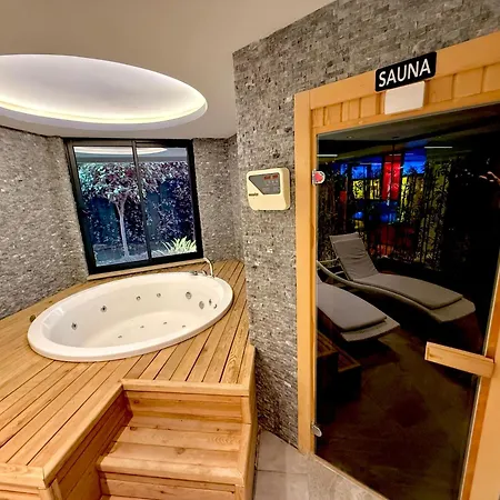 Sa Apartments! Luxury 2bd Duplex 200m To The